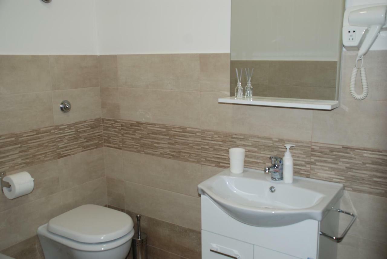 Binario 2 Hotel Сан Джорджо а Кремано Екстериор снимка
