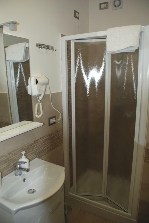 Binario 2 Hotel Сан Джорджо а Кремано Екстериор снимка