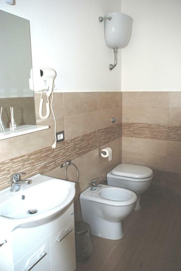 Binario 2 Hotel Сан Джорджо а Кремано Екстериор снимка