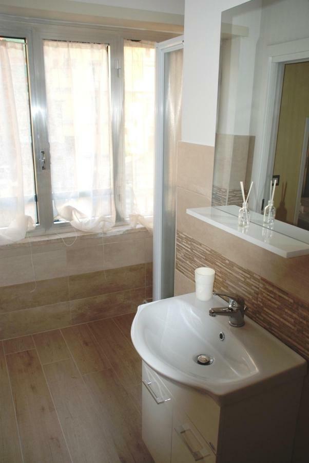 Binario 2 Hotel Сан Джорджо а Кремано Екстериор снимка